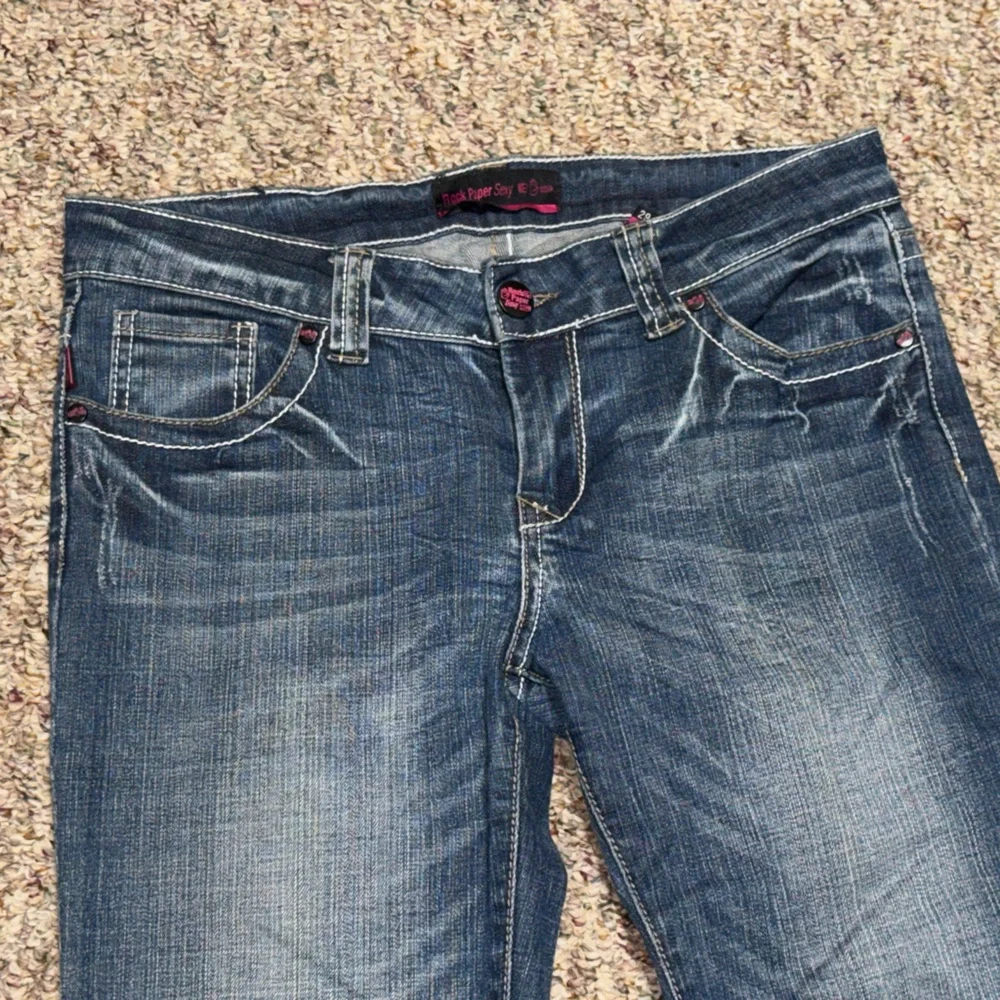 Women's size 29, size 8 rock paper sexy‎ capris Classic Blue Women's Jean capris